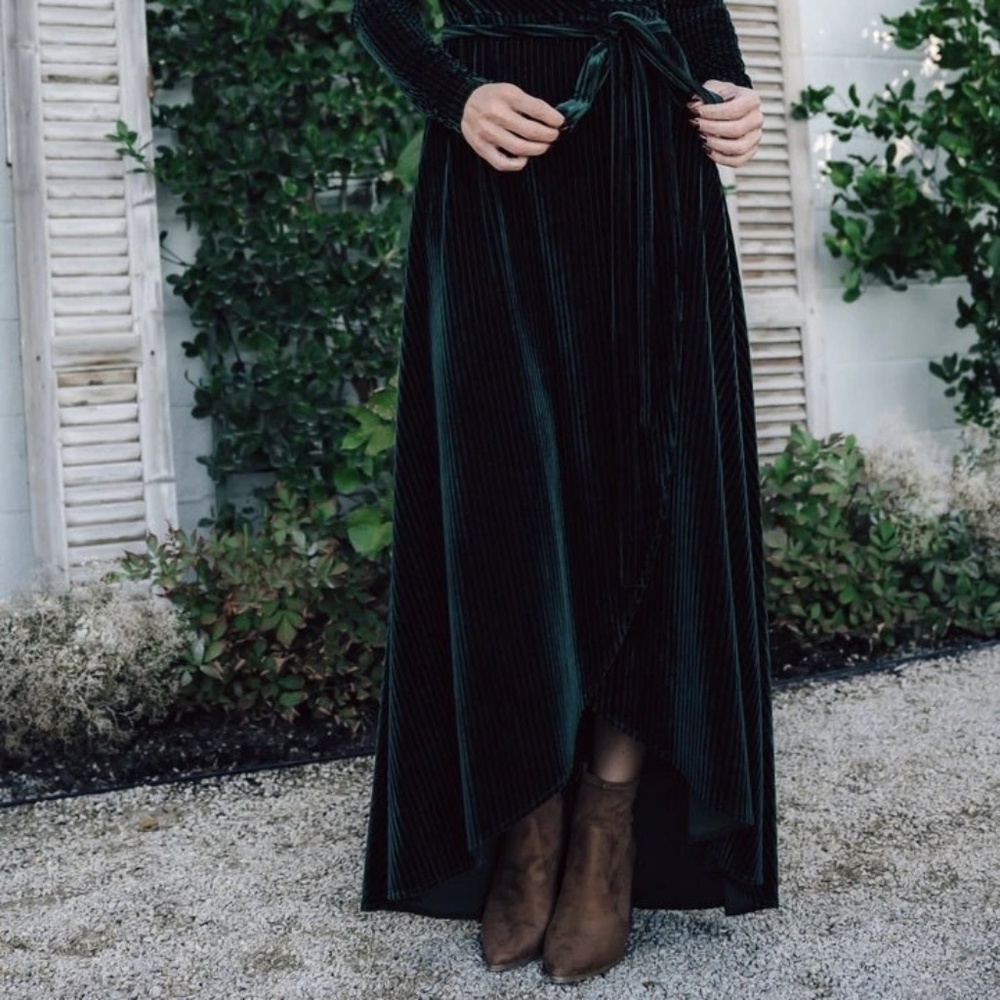 NWT Baltic Born Jada Ribbed Velvet Wrap Dress Emerald - Picture 2 of 11